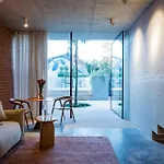 Camperdown- Luxury Architectural Apartment Escape