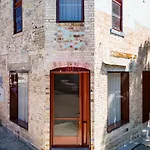 Camperdown- Luxury Architectural Apartment Escape